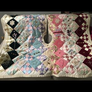 Exquisite handmade quilted vintage tree skirt